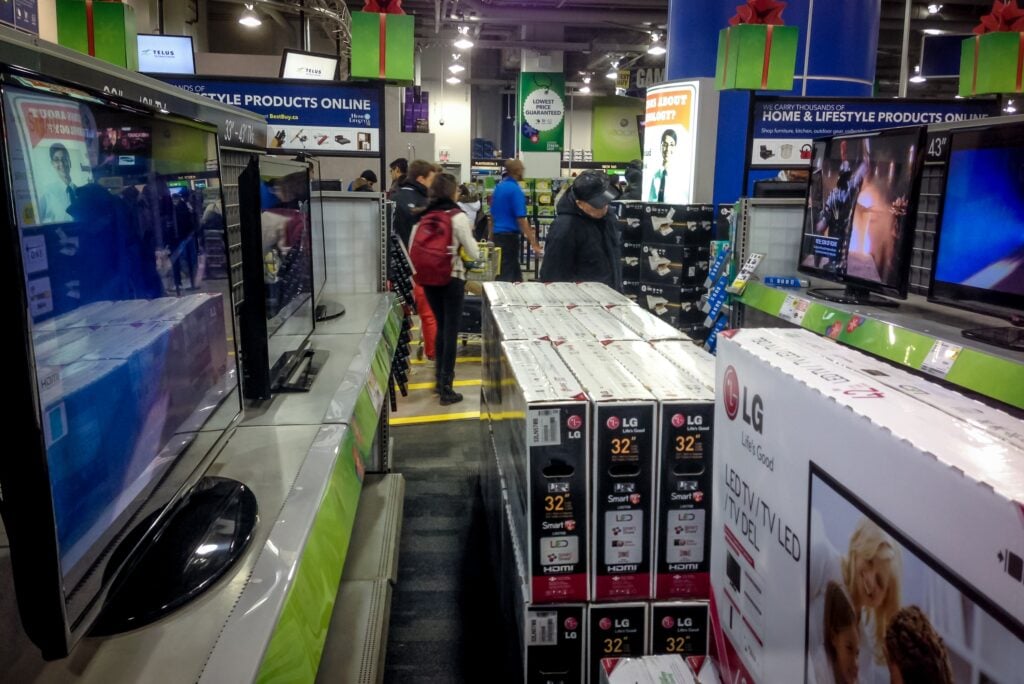 How to Get a TV for Cheap – 7 Ways to Get Deals on a New Television