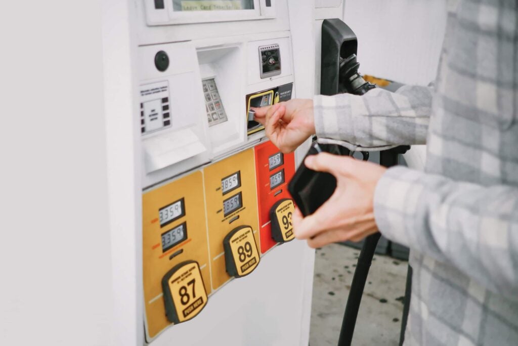 The Best Apps to Find Cheap Gas Stations & Save Money on Fuel
