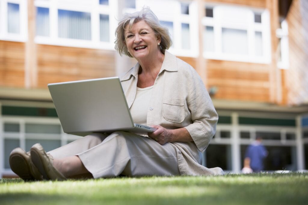 Free & Cheap College Classes for Senior Citizens (By State & University)